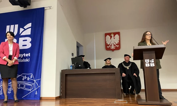 dr hab. Maria Korusiewicz, prof. UBB (Anglistyka) i dr Agnieszka Palion-Musioł (Iberystyka)